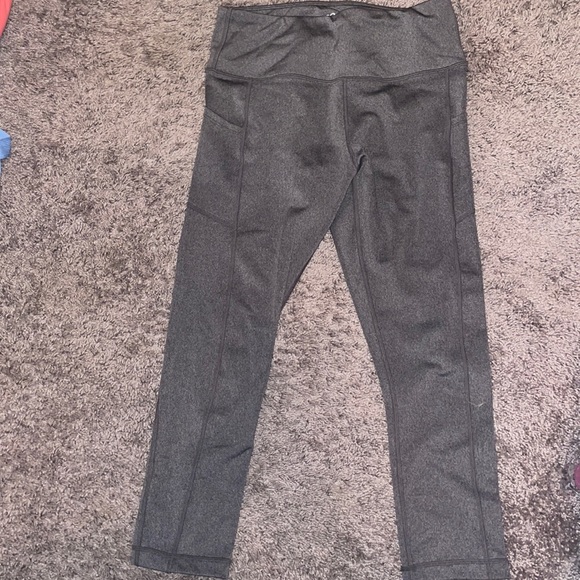 Women's grey cropped leggings size Medium! - Picture 1 of 1